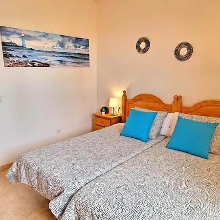 شقة Flat Blue Ocean, Beachfront, Sea View, 1 Bedroom, Livingroom, Fast Internet *