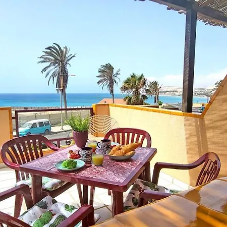 Flat Blue Ocean, Beachfront, Sea View, 1 Bedroom, Livingroom, Fast Internet * كوستا كالما