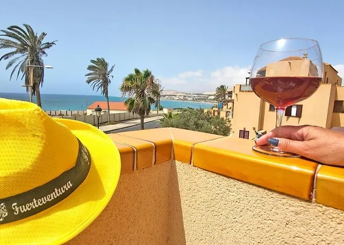 Flat Blue Ocean, Beachfront, Sea View, 1 Bedroom, Livingroom, Fast Internet *